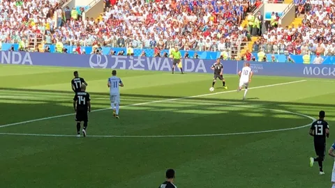 新华时评·新春中国经济观察：乘势前进，强化稳定就业岗位